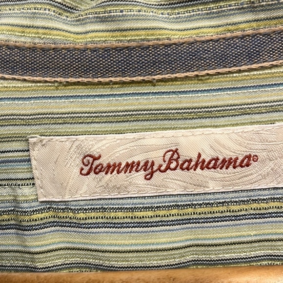 Tommy Bahama 100% Silk Shirt Sleeve Shirt - Picture 2 of 4